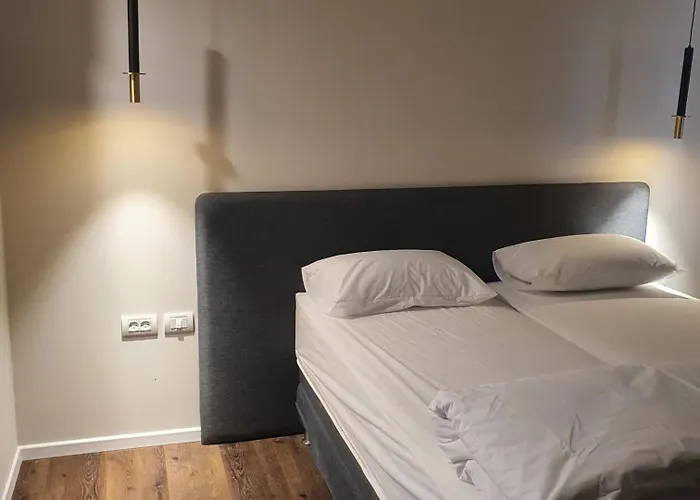 El Yam